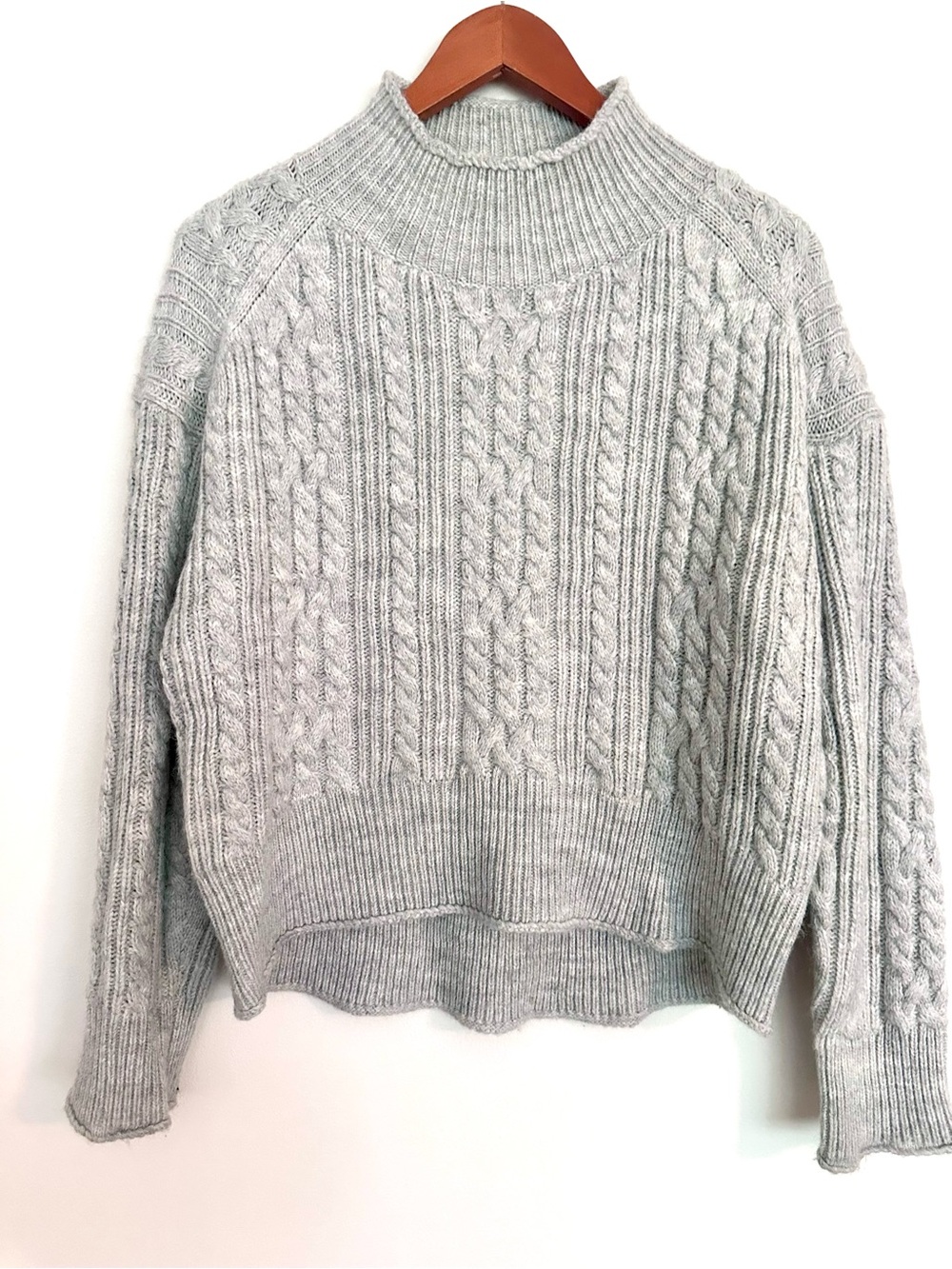 Kut from the Kloth Light Gray Cable Mock Neck Sweater Size Medium